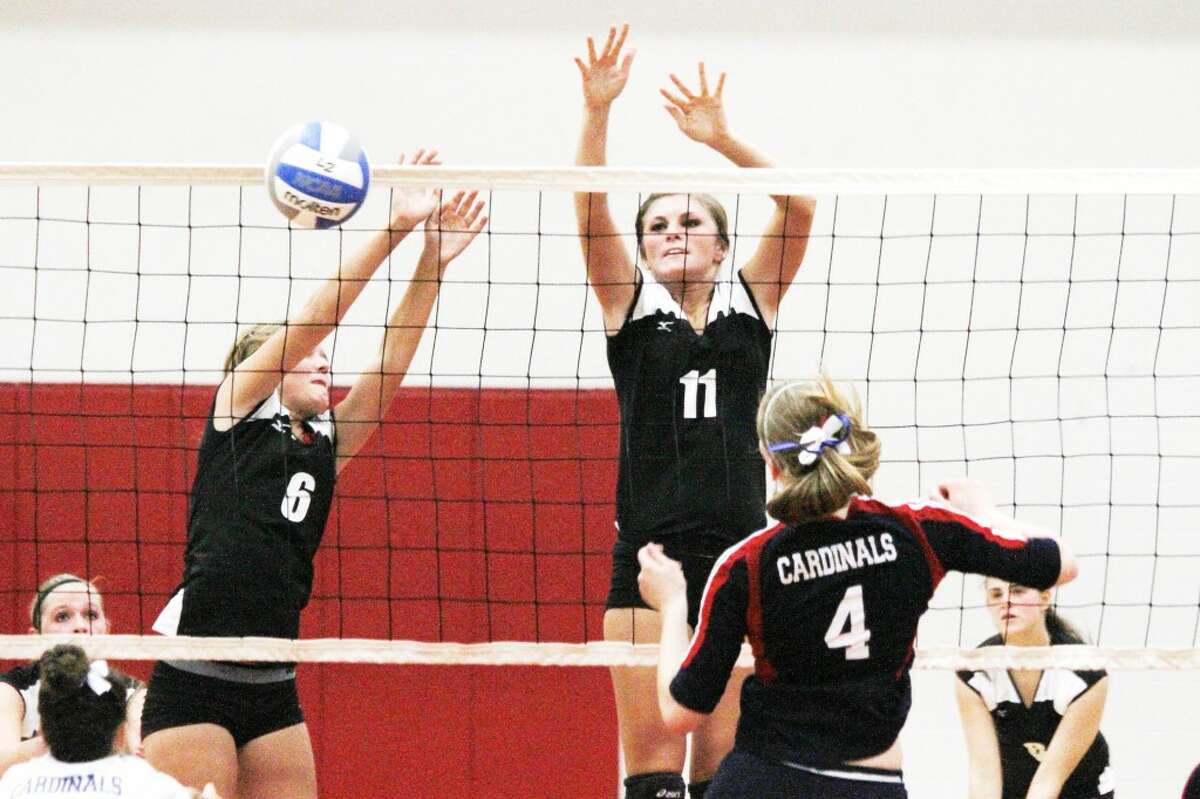 Heather Tacey (6) and Alaina Woodard (11) protect the net for Reed City against Big Rapids. (Herald Review/Martin Slagter)