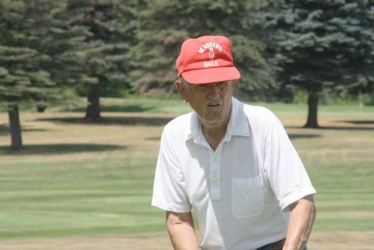 STILL HITTING: Dale Williams gets ready for a Monday Masters League performance. (Herald Review photo/John Raffel)