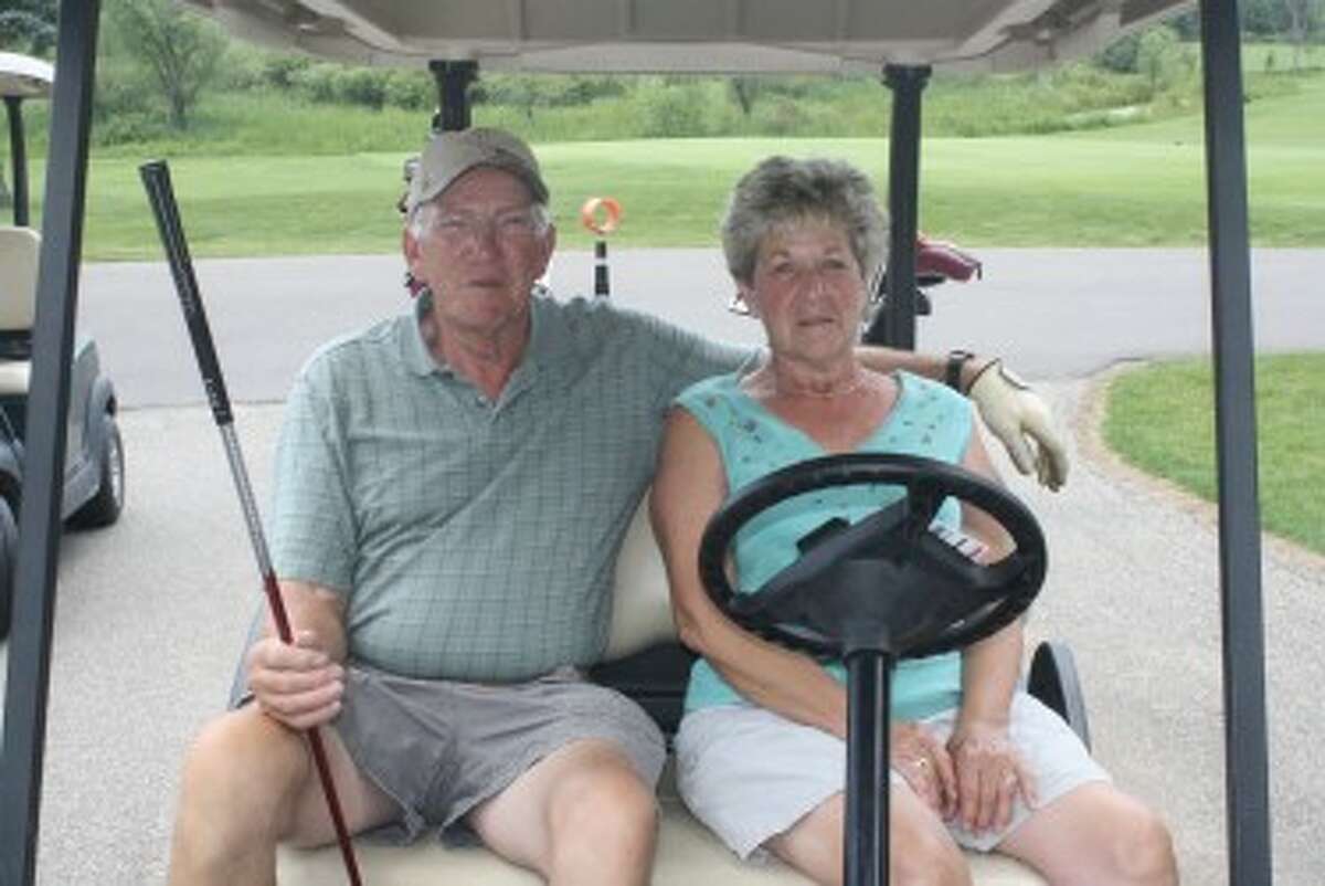 COUPLES ACTIVITY: Don and Susan Andreen are active golfers at Tustin Trails Golf Course. (Pioneer photo/John Raffel)