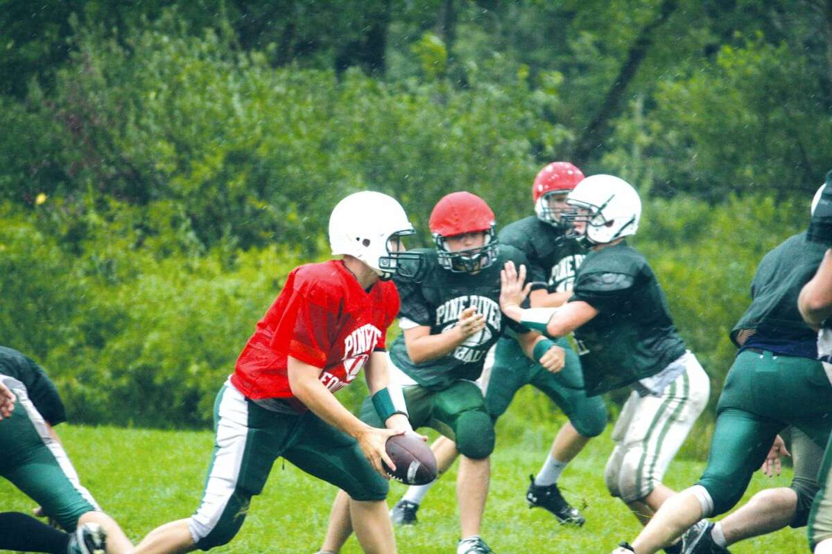 PITCH AND CATCH: Pine River quarterback Skyler Nelson gets set to make a pitchout during a Bucks practice on Friday. (Herald Review photo/John Raffel)