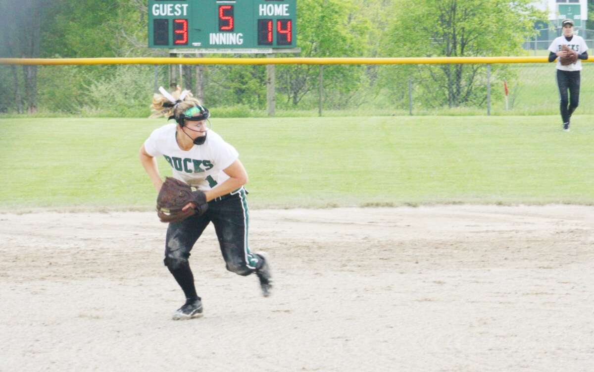 Softball: Pine River infielder Jandney Mattson gets set to make the throw to first base. (Herald Review/John Raffel)