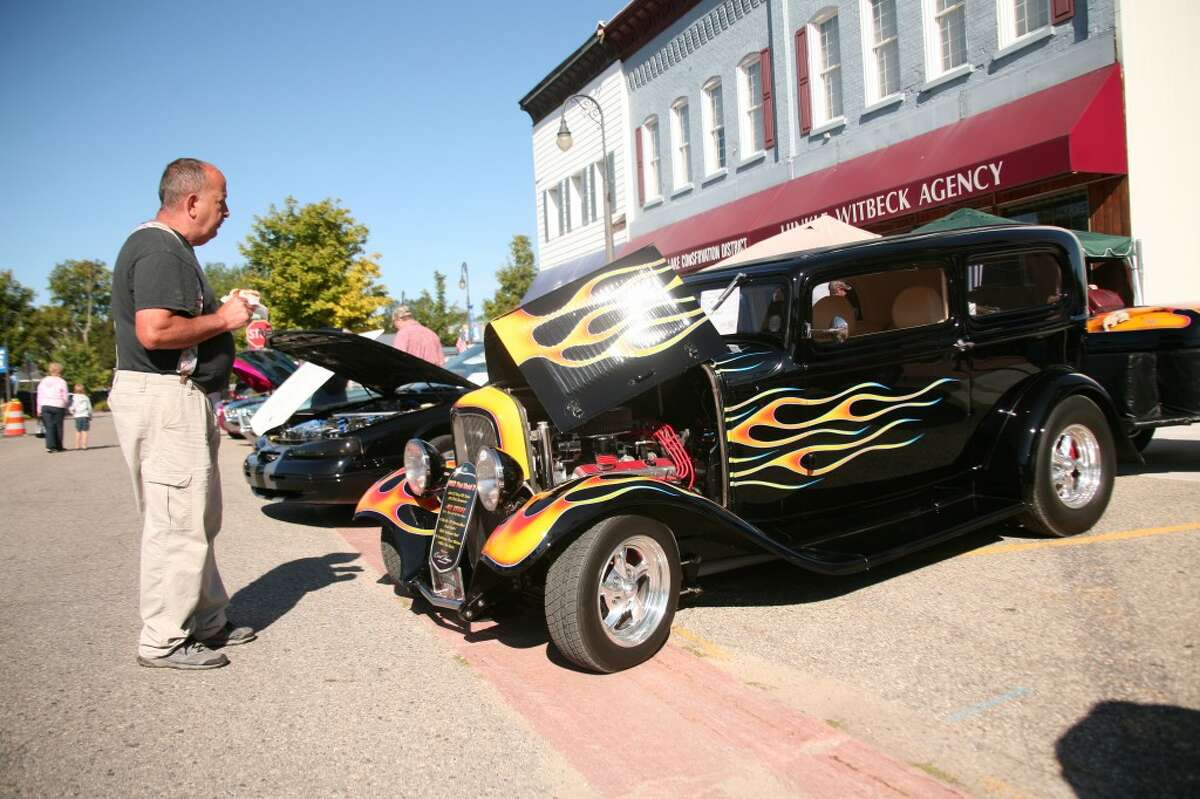 CLASSIC CAR: Rod Brinkman admires a 1932 Ford Model B hot rod during the car show at the 2012 Great American Crossroads Celebration. The eighth annual festival was held over five days at various locations throughout Reed City. (Herald Review/Jonathan Eppley)