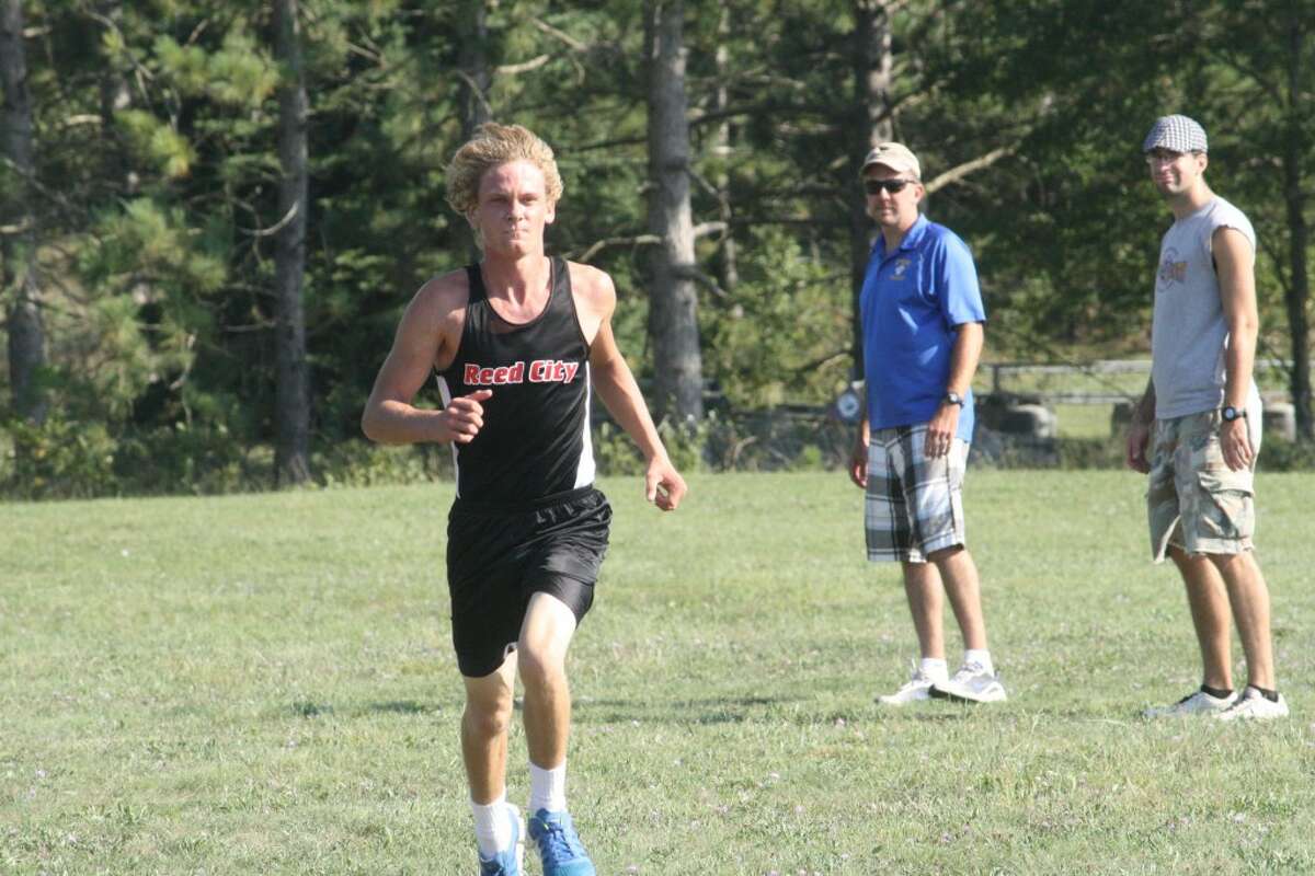 FINISHING STRONG: Chad Zagacki of Reed City heads to the finish line against Evart. (Herald Review photo/John Raffel)