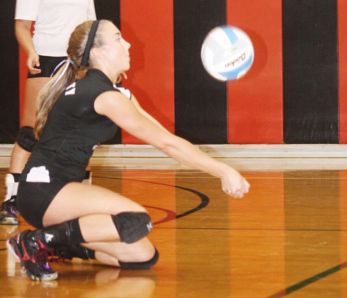 DIGGING IT: Reed City’s Jacolyn Mullins digs a ball during Wednesday’s high school volleyball action at Reed City High School. The Coyotes defeated Lakeview, 3-1. (Herald Review photo/John Raffel)