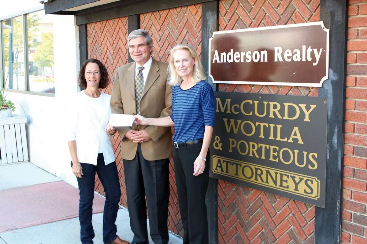 SUPPORT: Dave and Joan Porteous recently donated to Spectrum Health Reed City Hospital’s $2.4 million capital campaign for the Susan P. Wheatlake Regional Cancer Center. Pictured, campaign co-chair Sheri Thompson (left) accepts a check from Dave and Joan Porteous. (Herald Review photo/Sarah Neubecker)