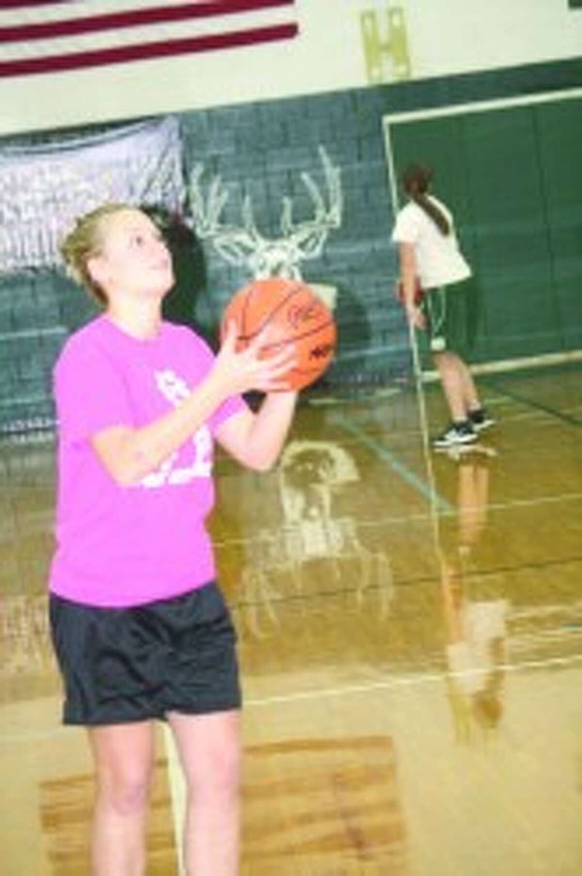 SHOOTING FOR PERFECTION: Haley Raymond works on her shooting during a Pine River practice. (Herald Review/John Raffel)