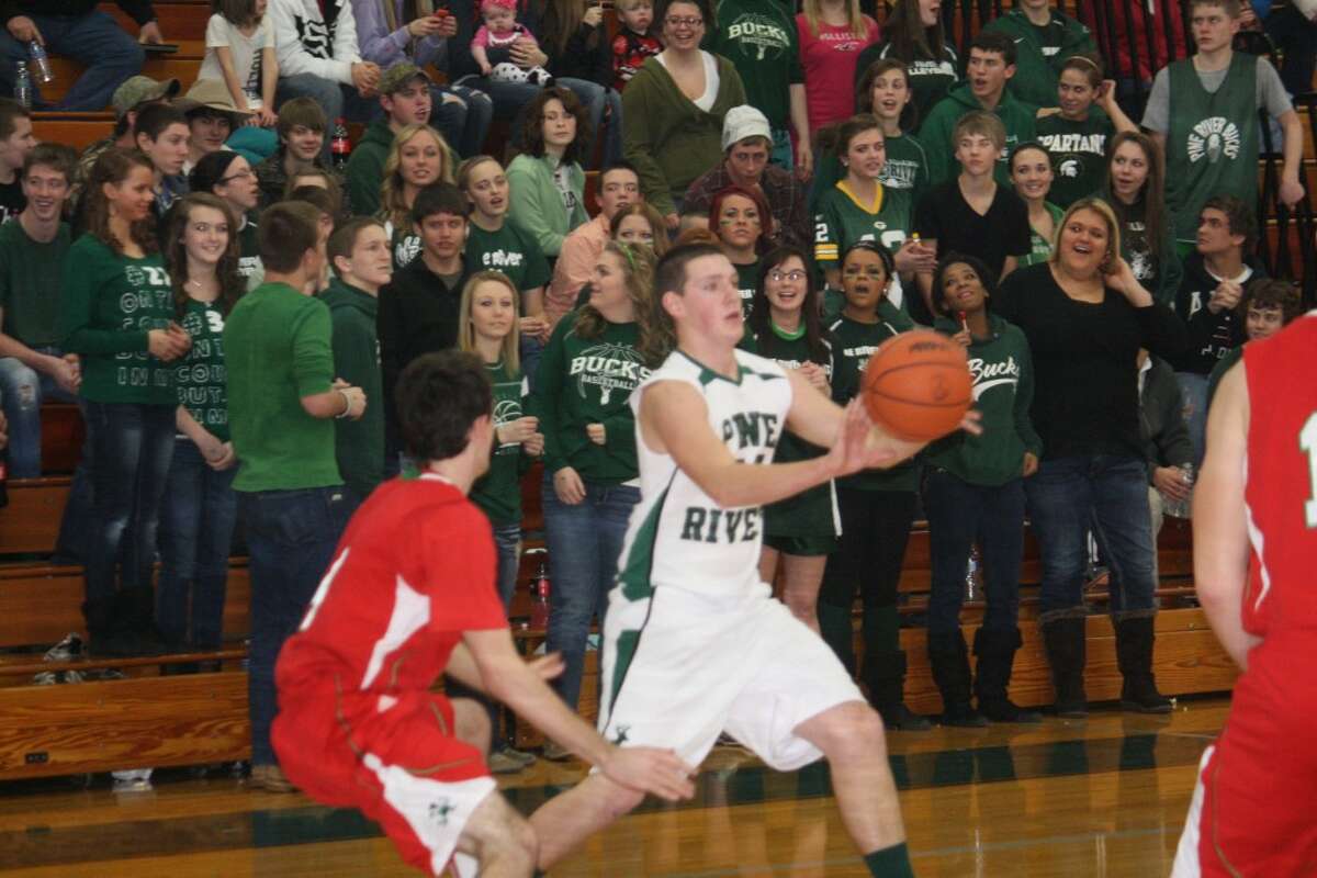 THE BUCKS: Tyler Lewis makes a pass for Pine River. (Herald Review photo/John Raffel)