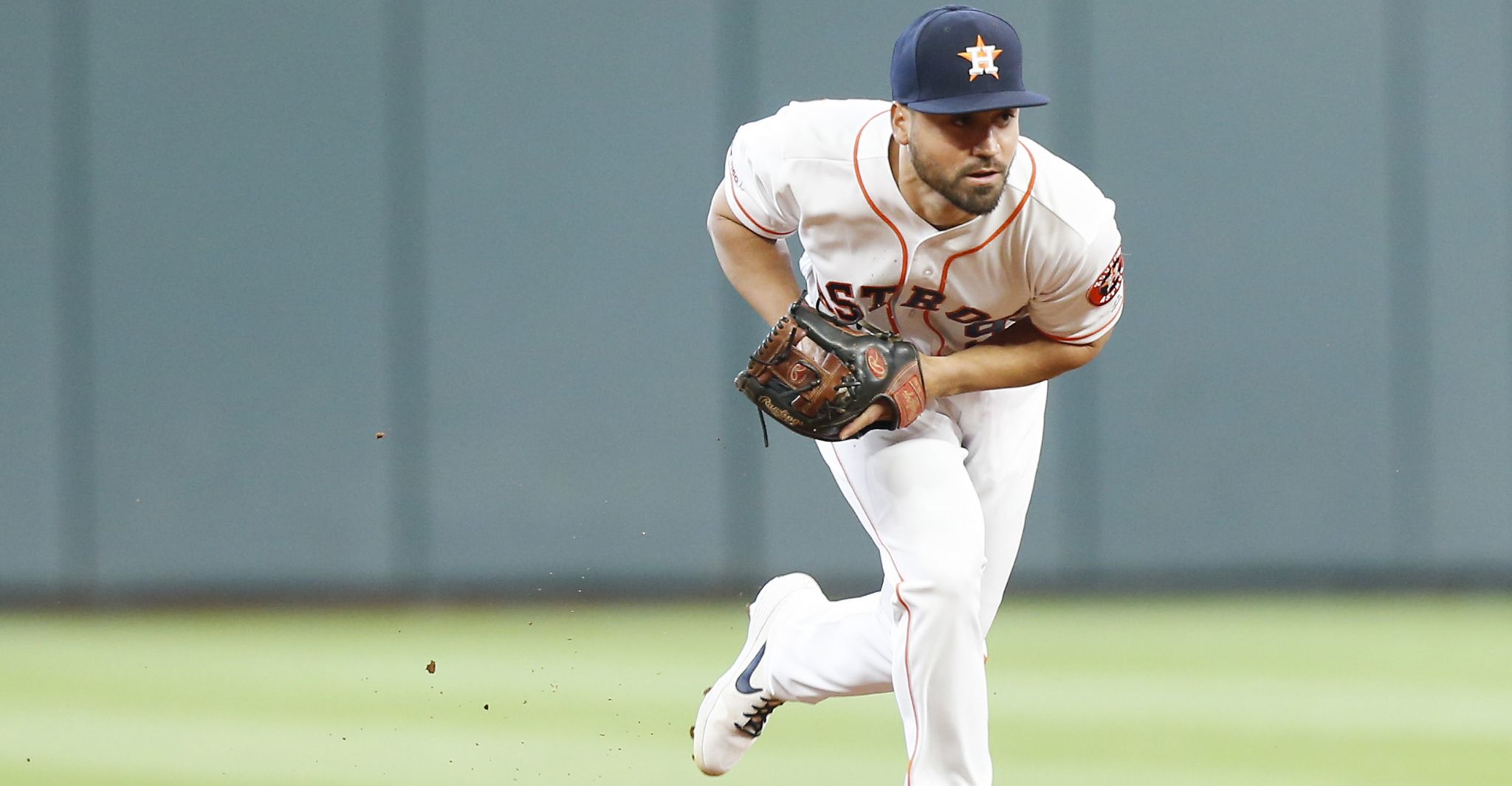 Astros' Jack Mayfield shifts to shortstop after Carlos Correa exits