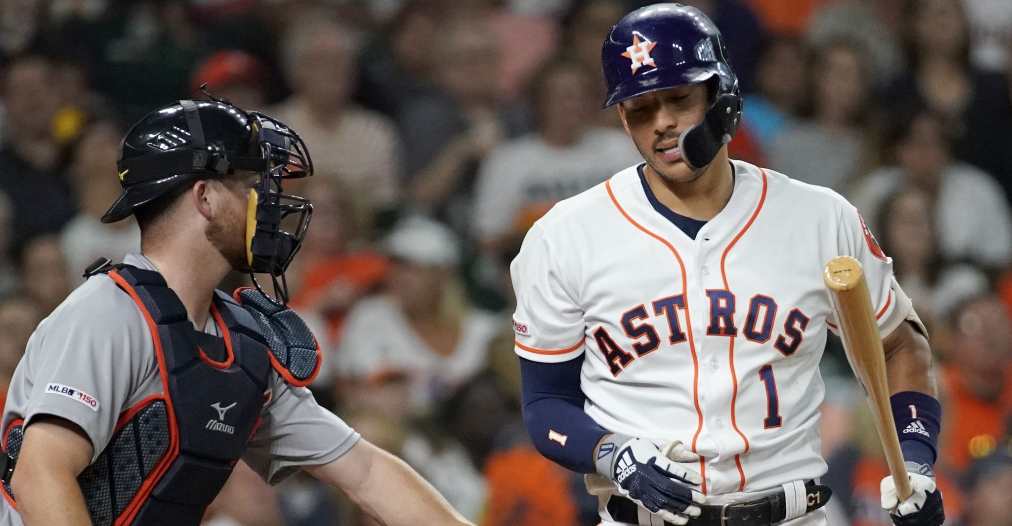 Astros' Carlos Correa Fractures Rib During Massage