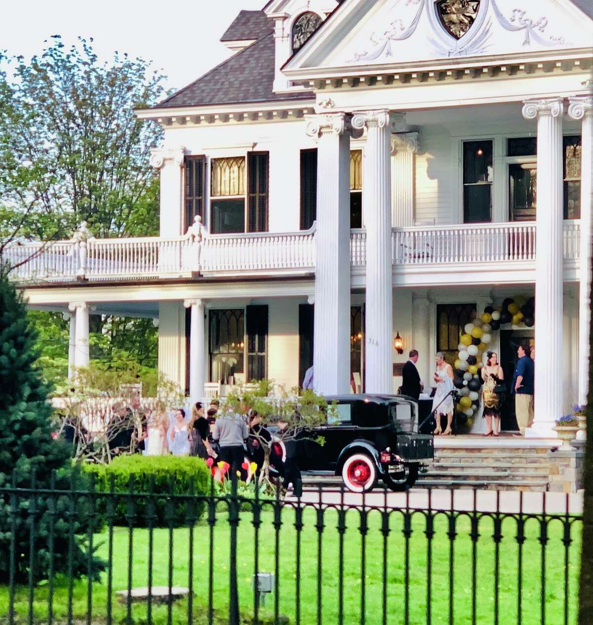 Ridgefield Academy's gala at Lounsbury House May 10 had a Great Gatsby theme.