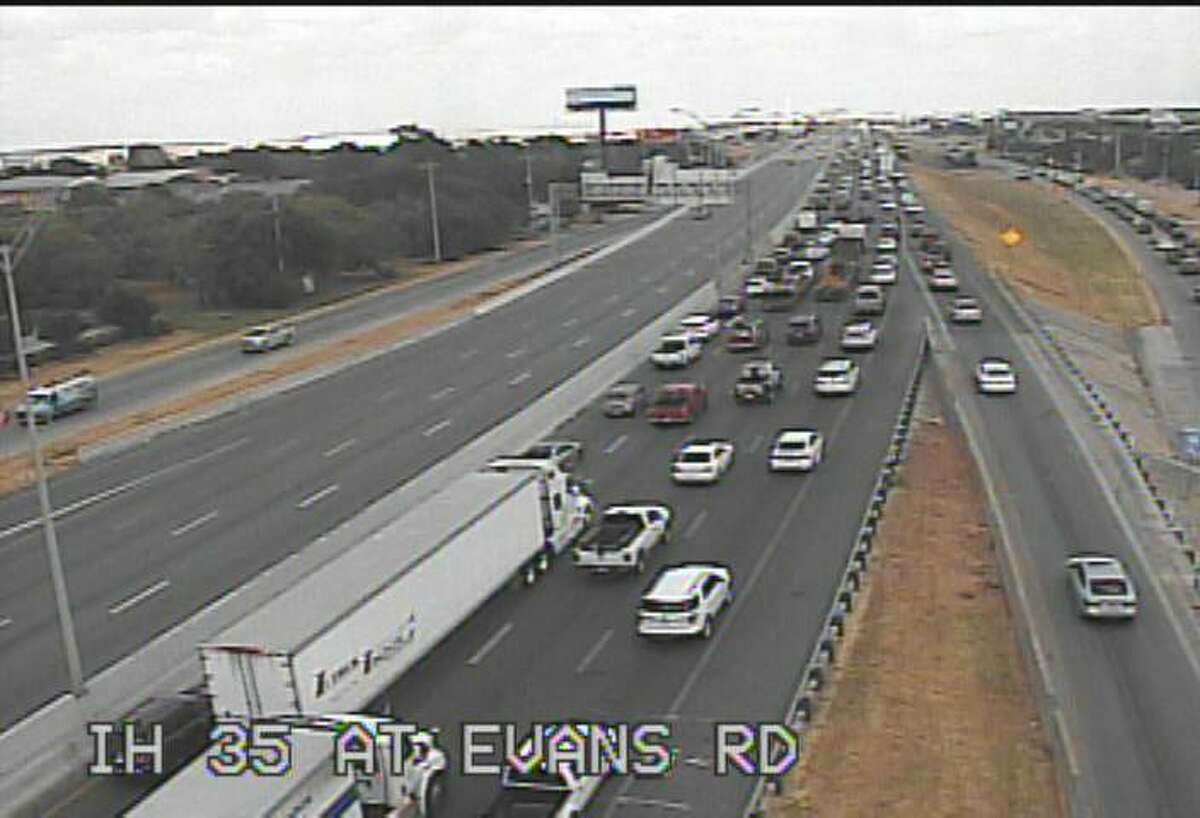I35 southbound lanes at Schertz Parkway reopen after 18wheeler accident