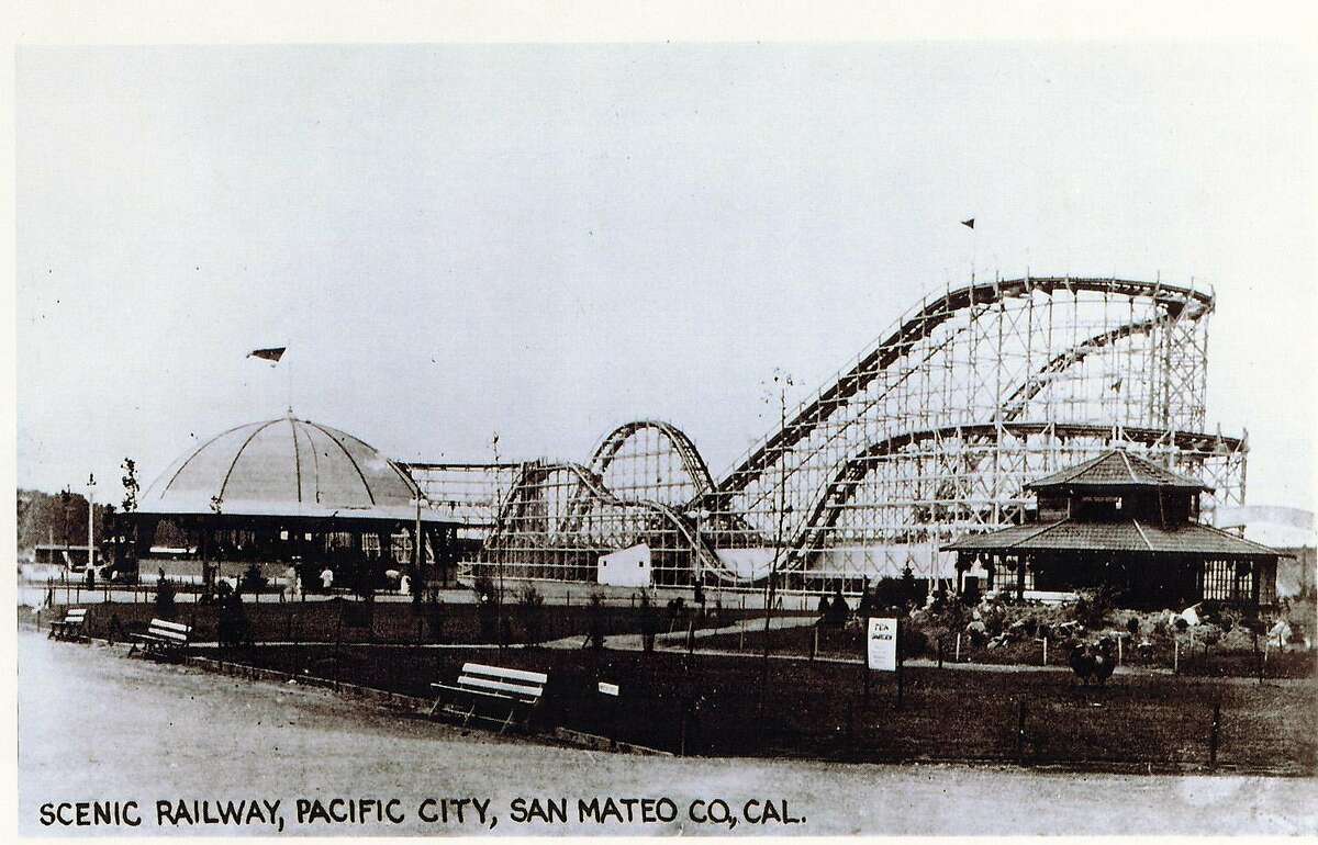 PACIFICA/B/01JAN22/MN/HO THE ENTRANCE TO THE PACIFIC CITY AMUSEMENT PARK AT COYOTE POINT IN SAN MATEO, CALIFORNIA, OPENED FOR ONLY TWO YEARS IN THE 1920S. BILLED AS A RIVAL TO NEW YORK'S CONEY ISLAND, PACIAFIC CITY INCLUDED A HUGE FOLLER COASTER (THEN CALLED A "SCENIC RAILWAY"_, FERRIS WHEEL, BOARDWALK AND SUNBATHING BEACH AT SAN MATEO'S COYOTE POINT. IT OPENED IN 1922, BUT DESPITE ATTENDANCE THAT REACHED 1 MILLION IN 1923, IT QUICKLY FAILED AS THE UNABASHED ENTHUSIASM MET FISCAL REALITY--AND THE SUNBAT�RS MET THE UNPLEASANTNESS OF BAY WINDS AND FOUL SMELLS FROM NEARBY SEWWAGE.