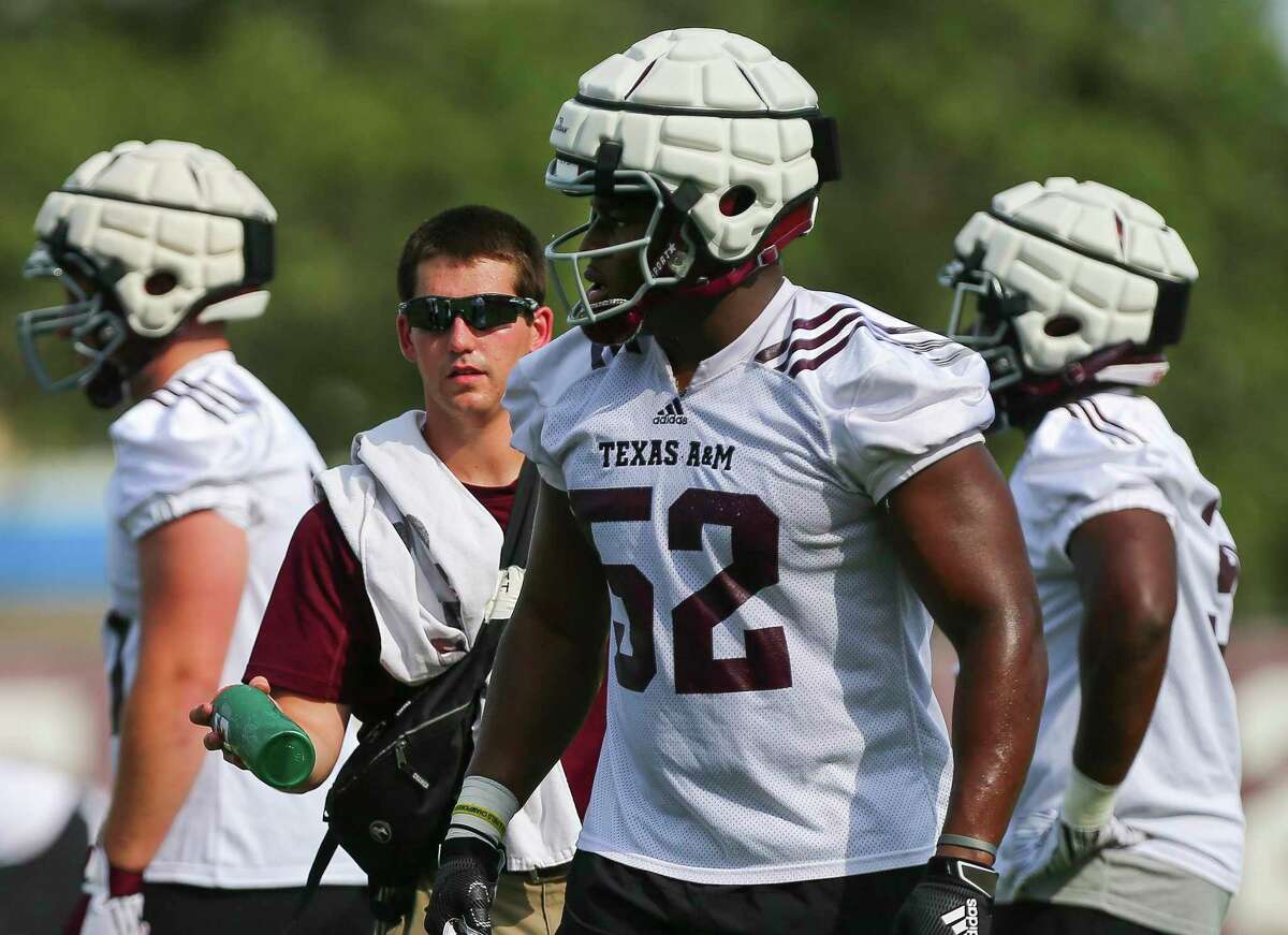 Justin Madubuike - Football - Texas A&M Athletics 