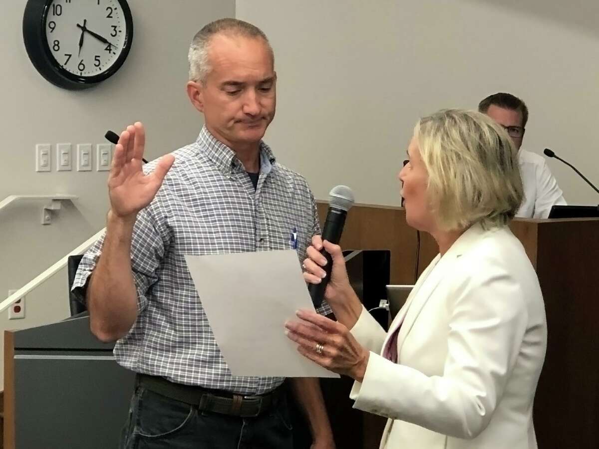 Leon Valley Mayor Chris Riley swears in Matthew Hodde on Tuesday. He will fill the unexpired term of Benny Martinez, who was removed from office last week.