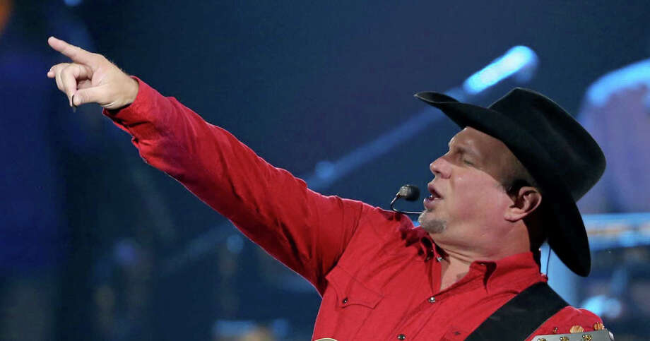 Country star Garth Brooks will broadcast a "one-night-only" concert event airing on the screens of select drive-in theaters, including one in New Braunfels. Photo: Edward A. Ornelas/San Antonio Express-News / © 2016 San Antonio Express-News