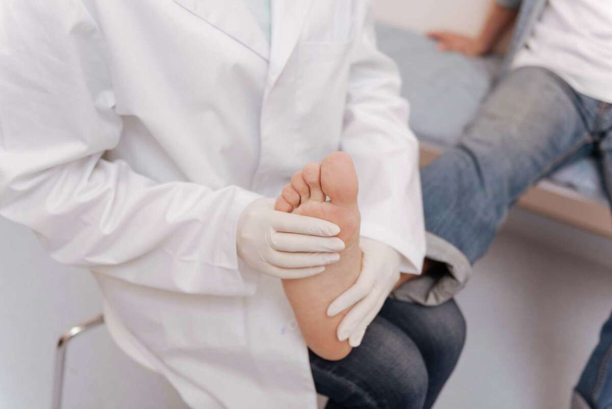 The Comprehensive Wound Care Center at Griffin Hospital recently gave free foot screening to 15 individuals from the community who are diagnosed with diabetes.
