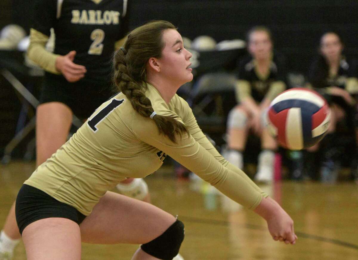 Barlow’s Scotland Davis digs out a serve against Newtown on Oct. 24.