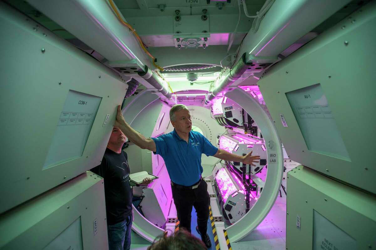 who are currently operating the international space station
