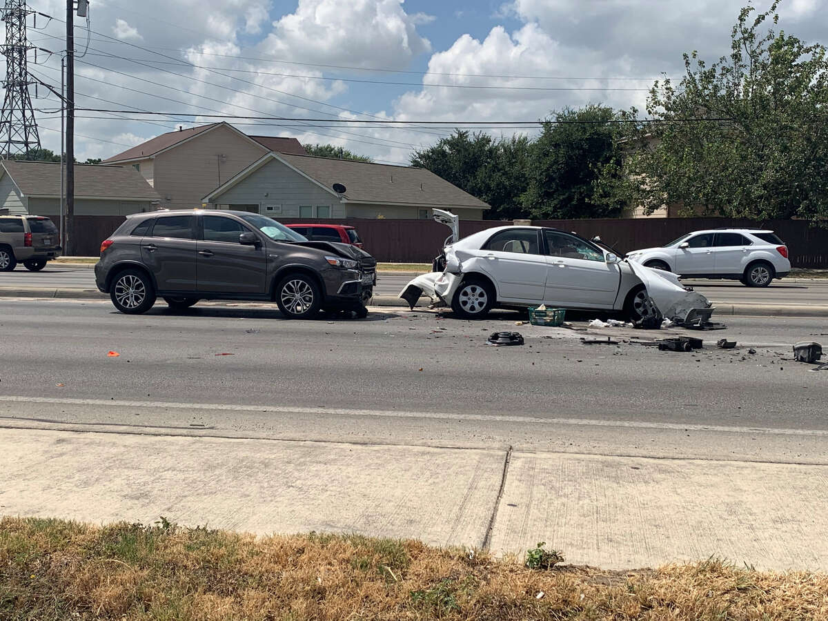 Three-car accident in San Antonio hospitalizes man, pregnant woman