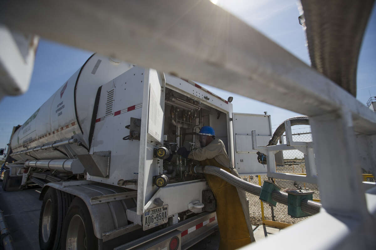 Houston liquefied natural gas company Stabilis Energy has entered into a pair of deals to expand its presence south of the border in Mexico.