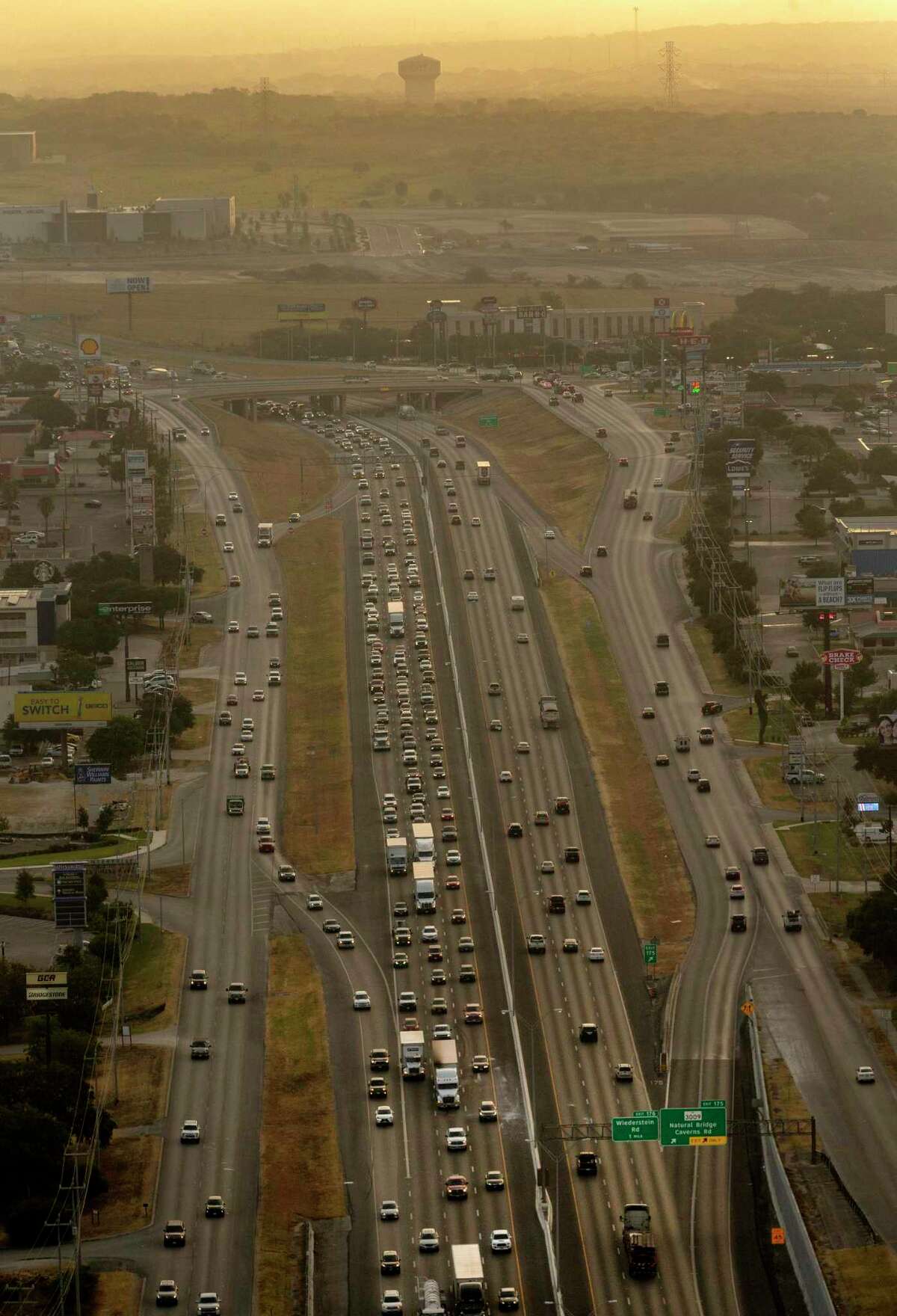 Southbound vehicles fill all the lanes Thursday morning, Aug., 22, 2019 of Interstate 35 on the north side near FM 3009 during morning rush hour. The Texas Department of Transportation has unveiled plans for a 20-mile expansion of I-35 north of Loop 410, including this section, that would make the state’s busiest stretch of interstate a limited-access, non-tolled, double-decked highway through Selma and Schertz.