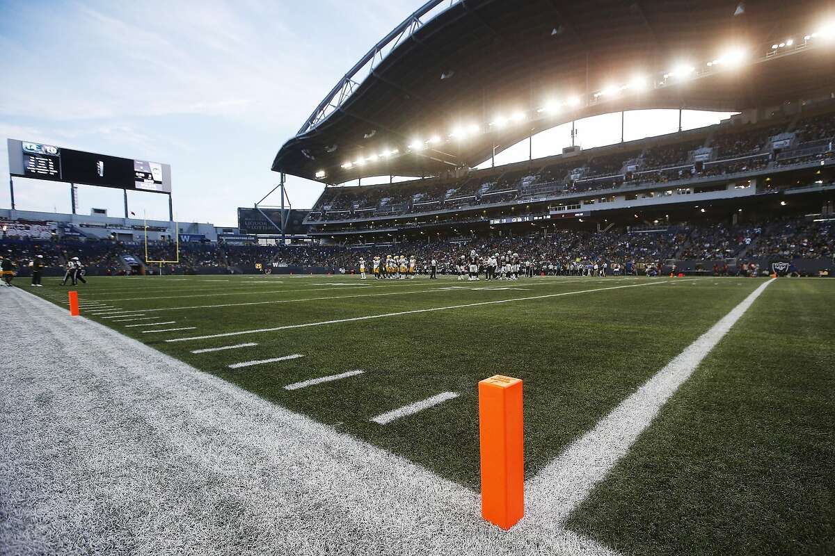Raiders beat Packers on 80-yard field in Winnipeg
