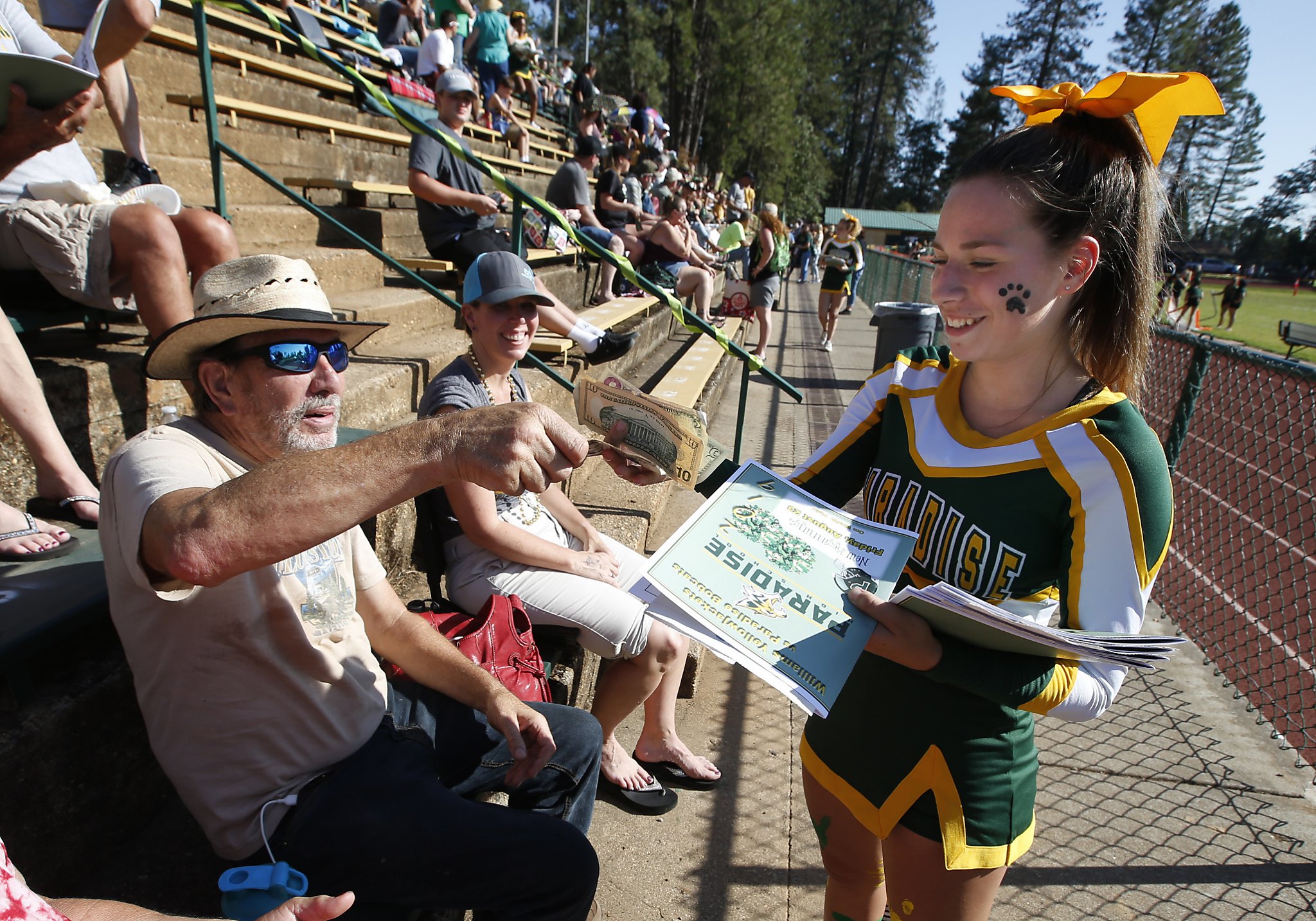 49ers bring fire-struck Paradise High School team to game via bus