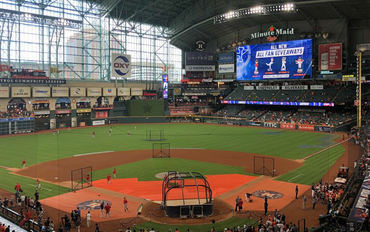 Astros' Yordan Álvarez's batting practice home run damages scoreboard