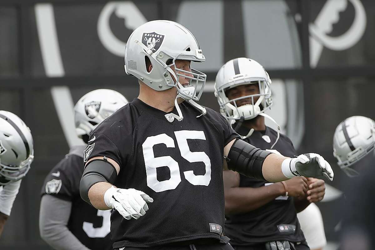 Raiders' Jordan Devey prepares for potential Week 1 start at guard