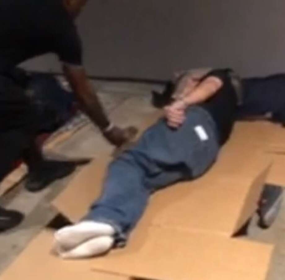 Watch Turkey Leg Hut staff help feed Houston's homeless in viral video Houston Chronicle