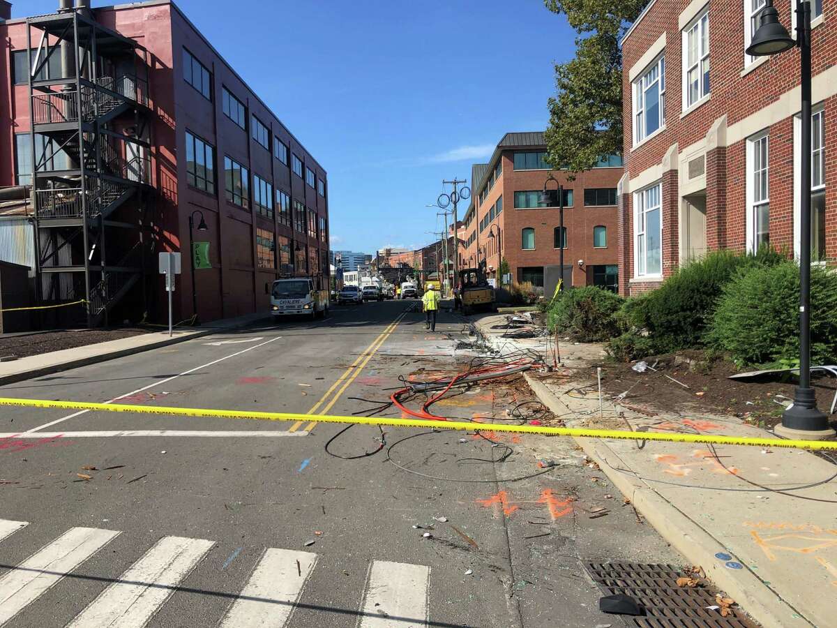 Police identify two killed, four injured in Stamford car crash