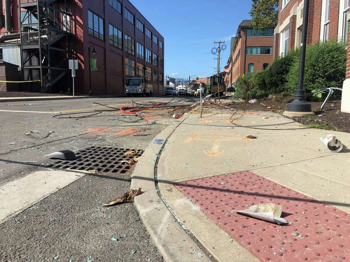 Police identify two killed, four injured in Stamford car crash