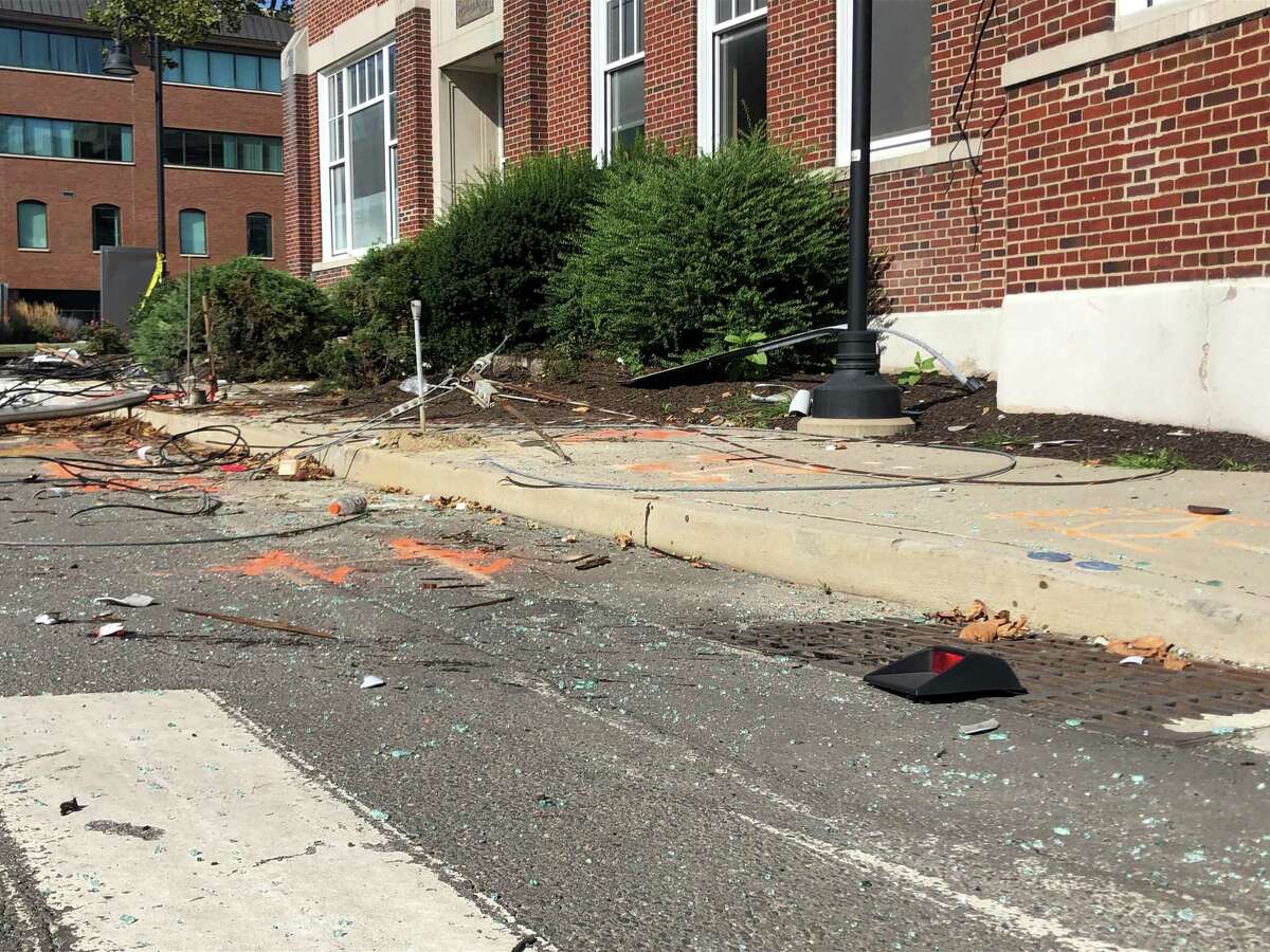 Police identify two killed, four injured in Stamford car crash