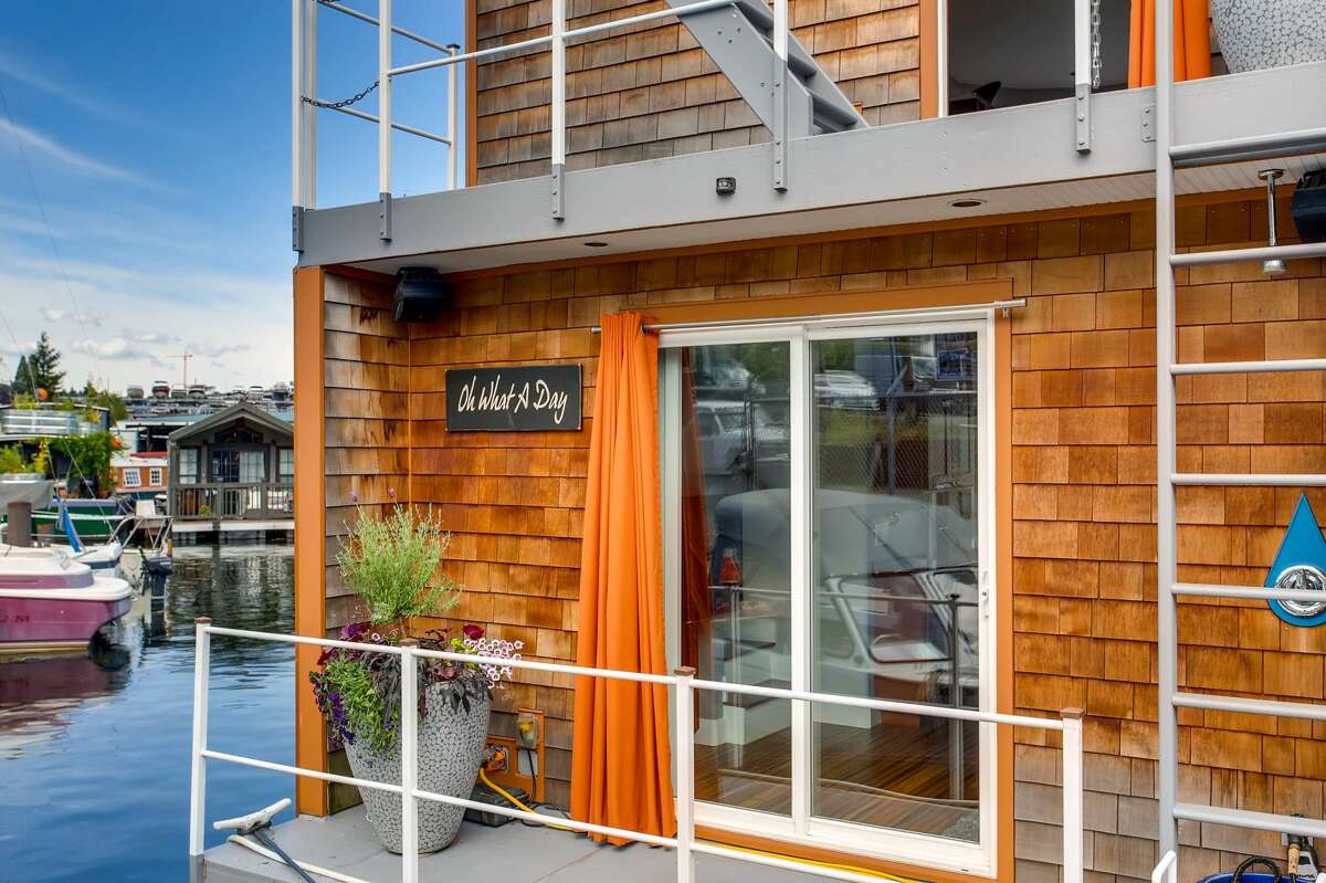 At $489K, small but clever houseboat lives twice its size