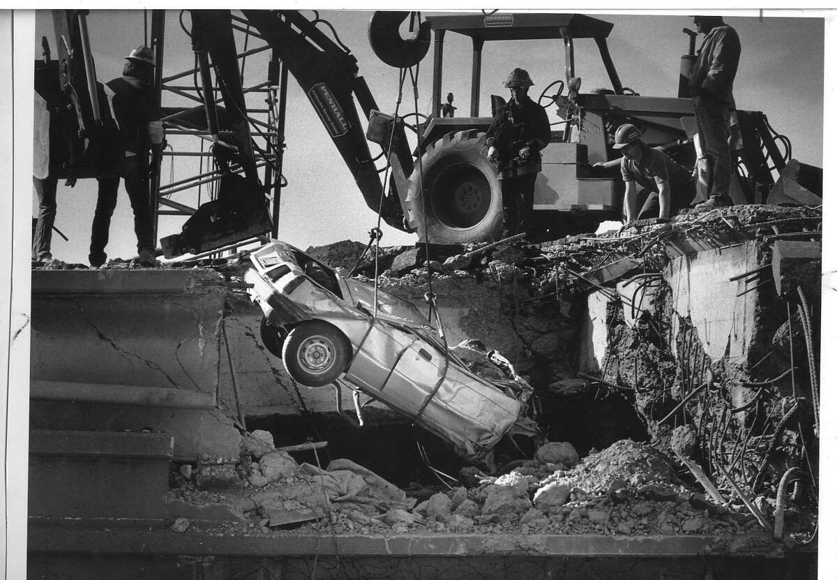 QUAKE/B/30OCT89/MN/STEVE RINGMAN THE CHRONICLE. BUCK HELM'S CAR, A SUZUKI SPRINT, FOUND NEAR 28TH AND PERALTA ON THE 880 CYPRESS STRUCTURE OF THE NIMITZ FREEWAY IN OAKLAND. Car was damaged when the Cypress Freeway collapsed on top of the lower deck during the 7.1 1989 Loma Prieta earthquake. Photo by Steve Ringman