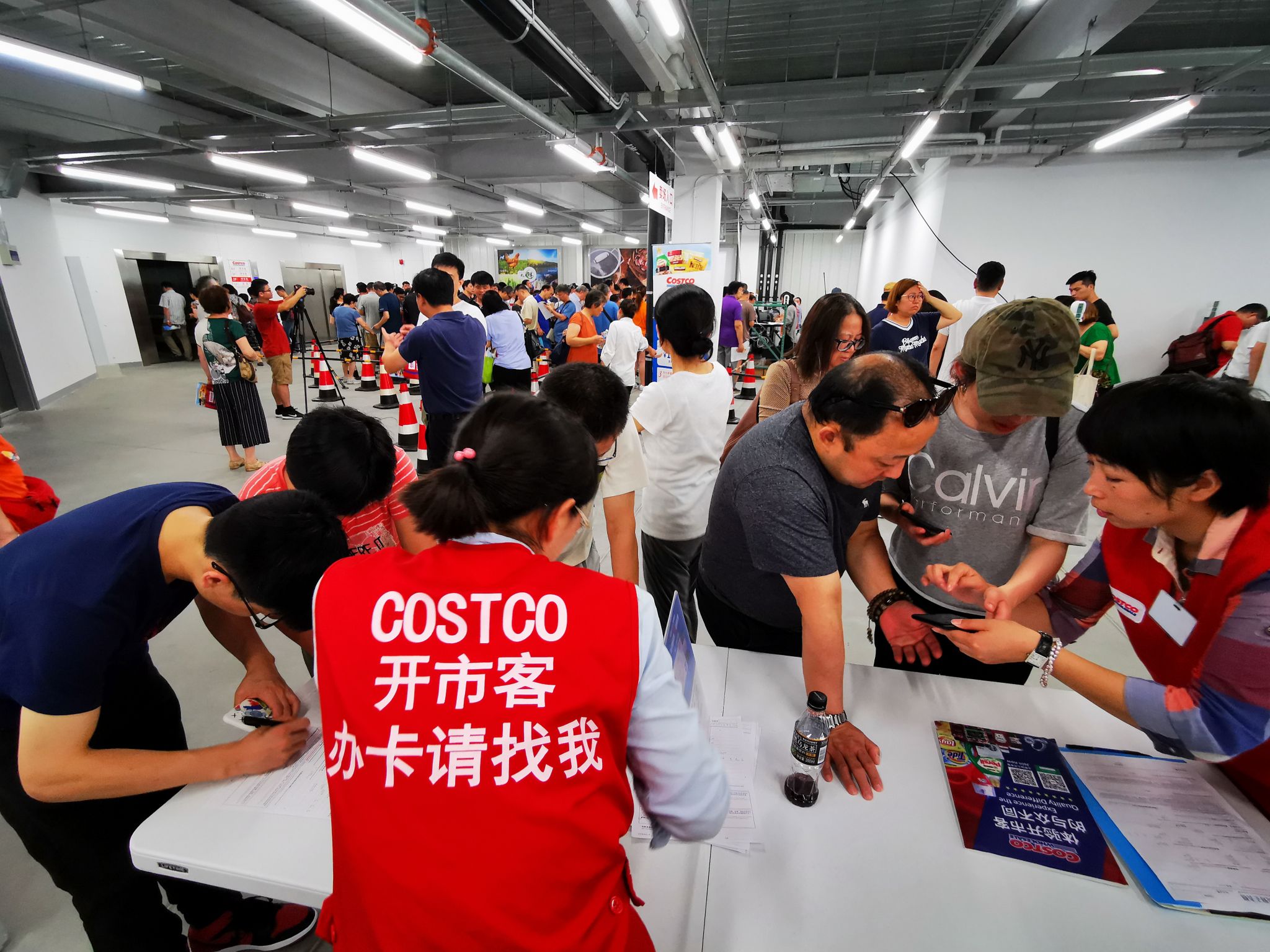 China's first Costco steps up crowd control after chaotic opening