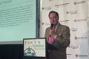 American syndicated columnist Cal Thomas speaks at Lake Houston chamber’s federal luncheon