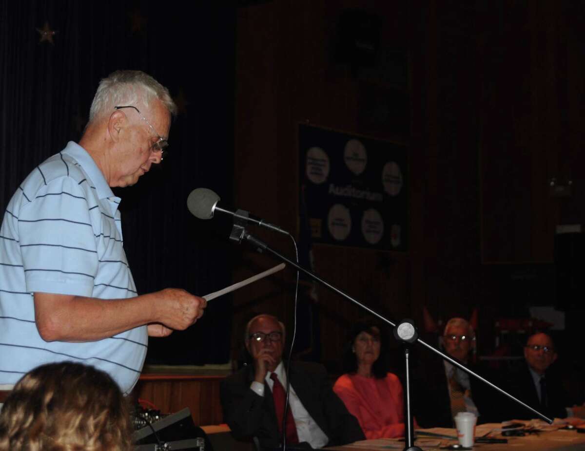 Bill Jaeger read a statement in favor of giving aquifer protection duties to the Inland Wetlands Board, not the Planning and Zoning Commission. It was a position supported by 23 speakers at the Aug. 21 public hearing.