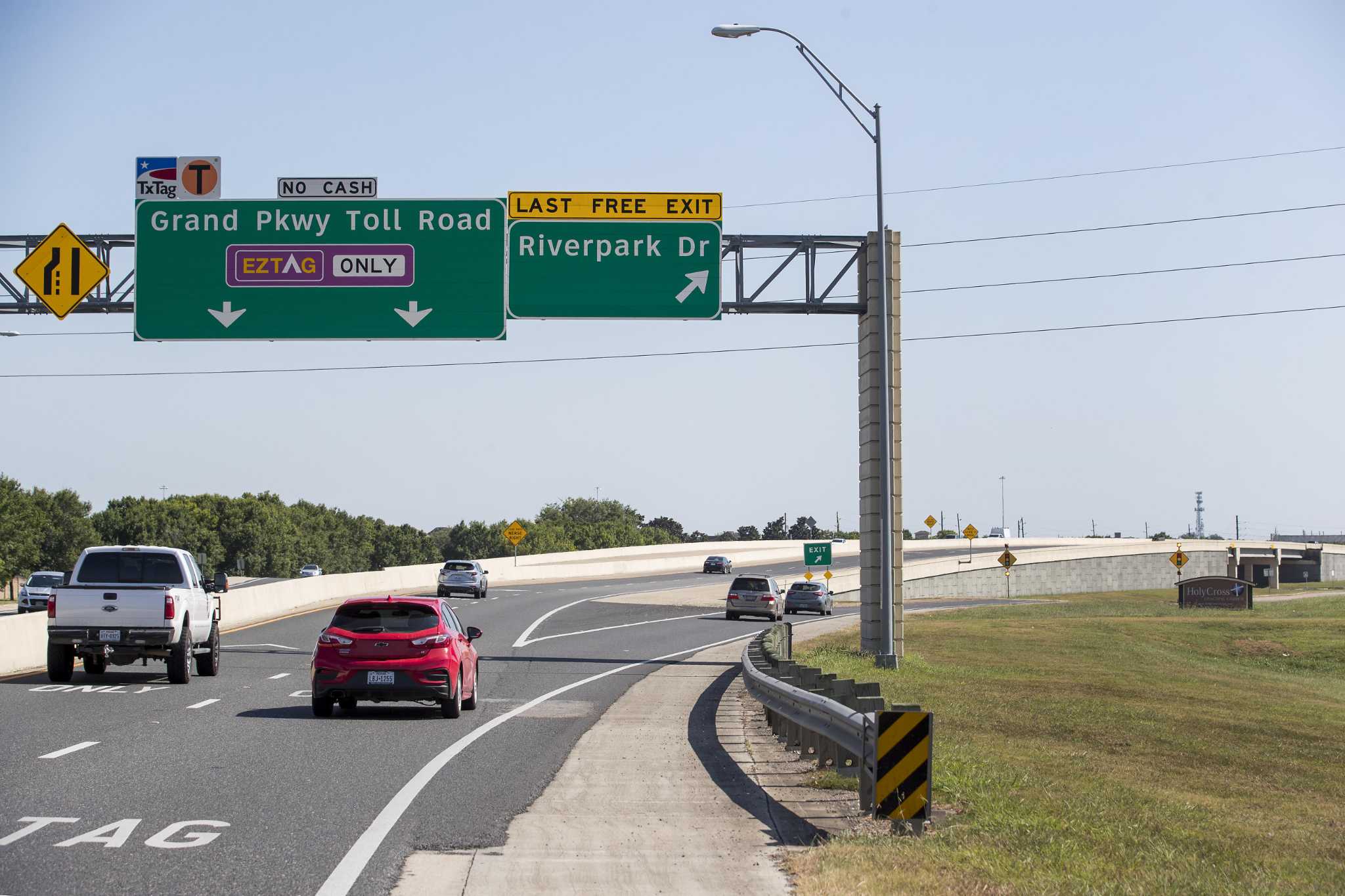 Pair of Exit 13 ramps along the Grand Central Parkway to close