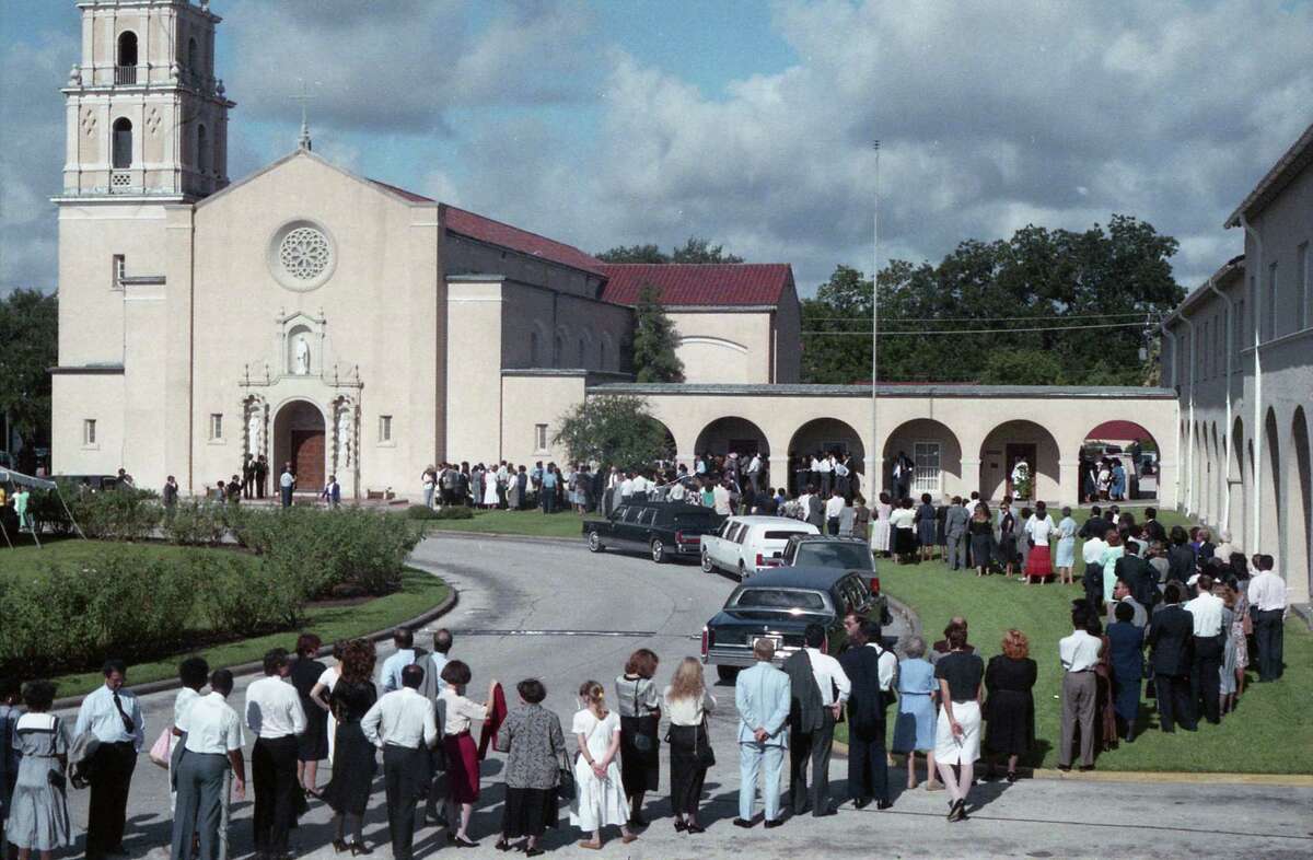 Scene outside St. Anne Catholic Church during funeral for late Congressman Mickey Leland, Aug. 19, 1989.
