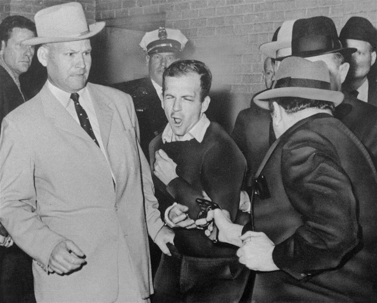 Jim Leavelle, detective in historic photo of Lee Harvey Oswald's shooting,  dies