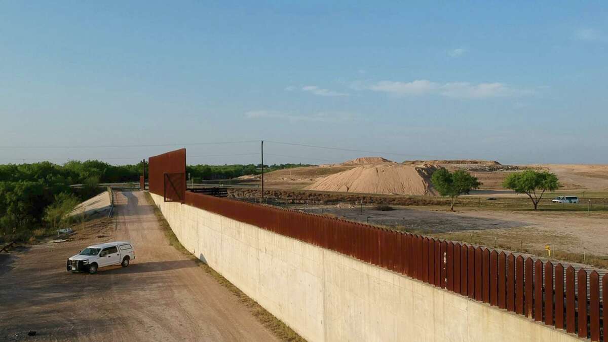Penitas, Texas is where the border wall with Mexico ends in this part of the Rio Grande Valley, as seen on March 14, 2018. (Carolyn Cole/Los Angeles Times/TNS)