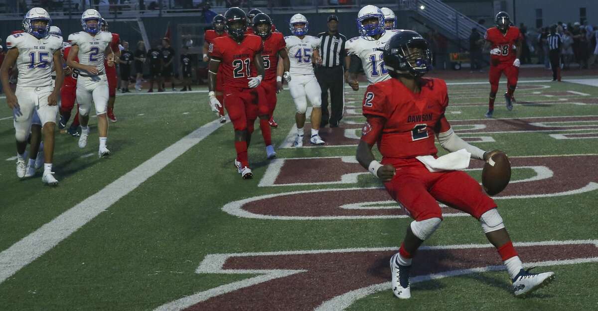 USA: TX: Pearland: Dawson Eagles quarterback Myles Kitt-Denton (2) rushes for a touchdown against the Oak Ridge War Eagles in the first half on August 30, 2019 at The Rig in Pearland, TX.