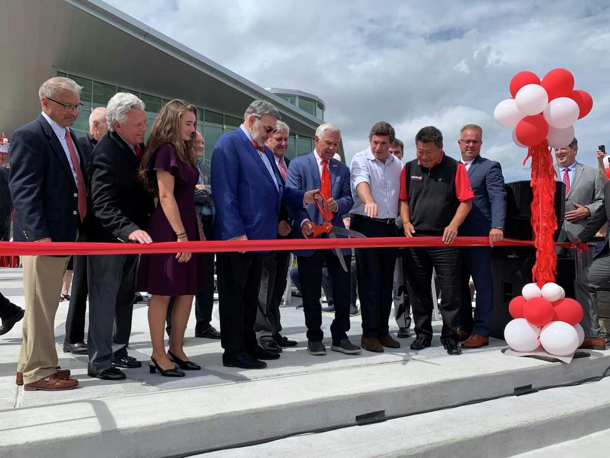 Bobby Valentine cuts the ribbon on the SHU Health & Recreation Center named after him.