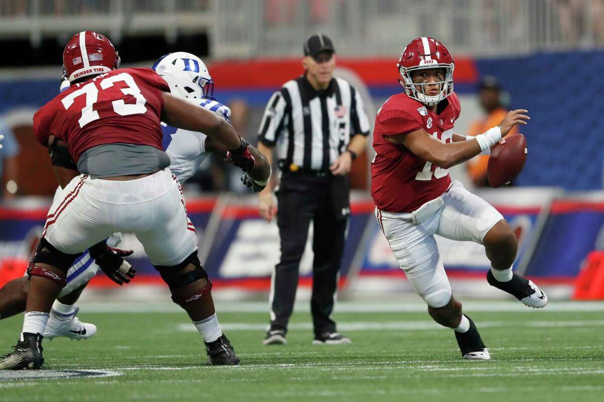 August 31, 2019: Alabama quarterback Tua Tagovailoa gets ready to