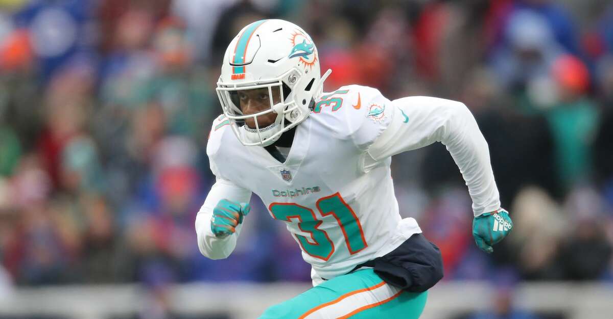 Texans sign ex-Dolphins corner Cornell Armstrong to 53-man roster