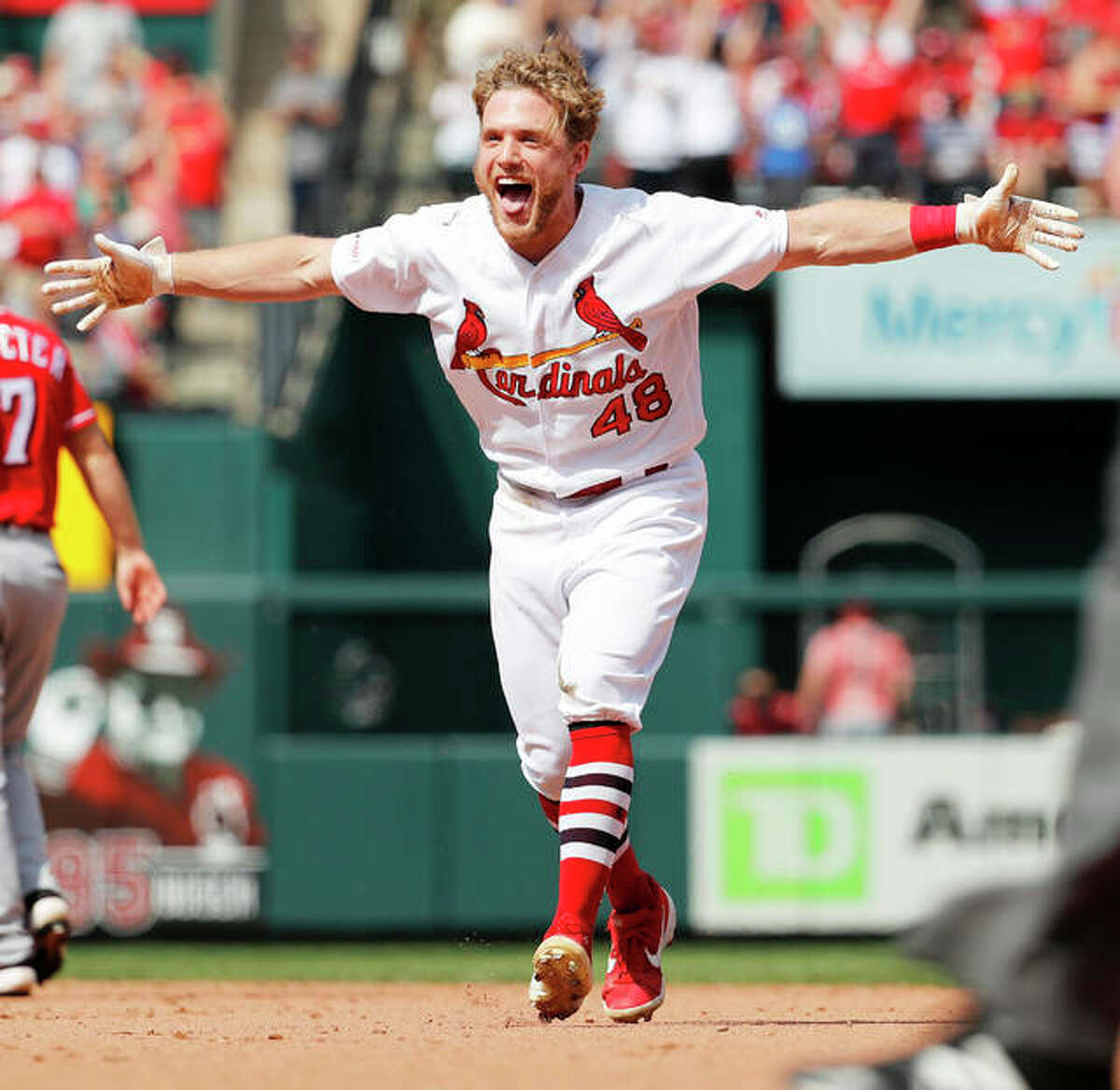 Hudson, O'Neill star as Cardinals beat Cubs in ninth, 4-3