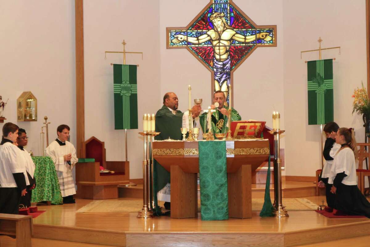 Father Reggie Norman, left, and Bishop Frank Caggiano celebrate mass at Our Lady of Fatima Church on Aug. 30, 2019. The bishop has reached out to pastors asking them to no longer offer a chalice of wine at Holy Communion.