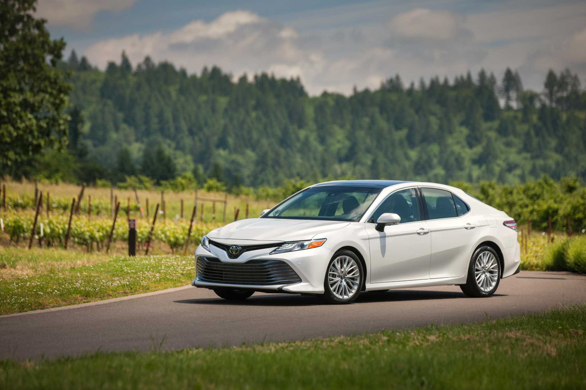 Toyota Camry Xle Features