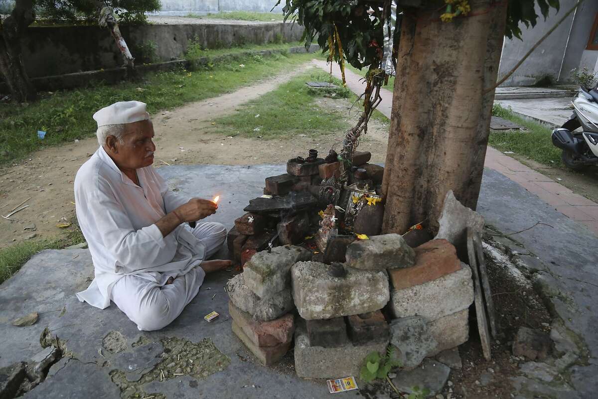 decades-after-fleeing-kashmiri-hindus-still-fear-going-back